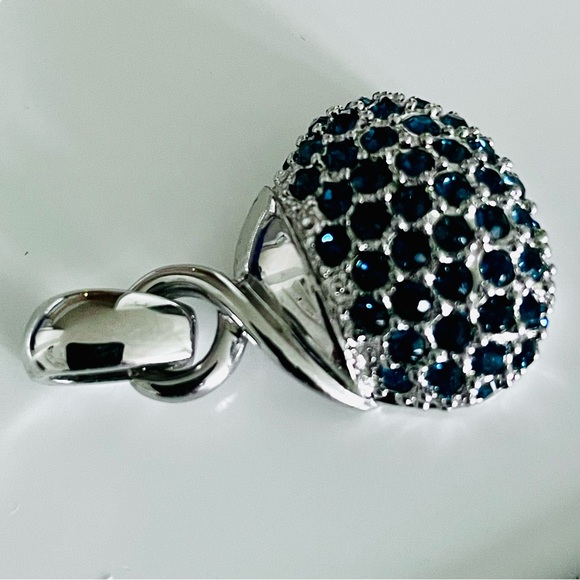 ARTISTRY Limited Edition Austrian Crystal Necklace & Earrings Set | Mid-2000s - Picture 4 of 8